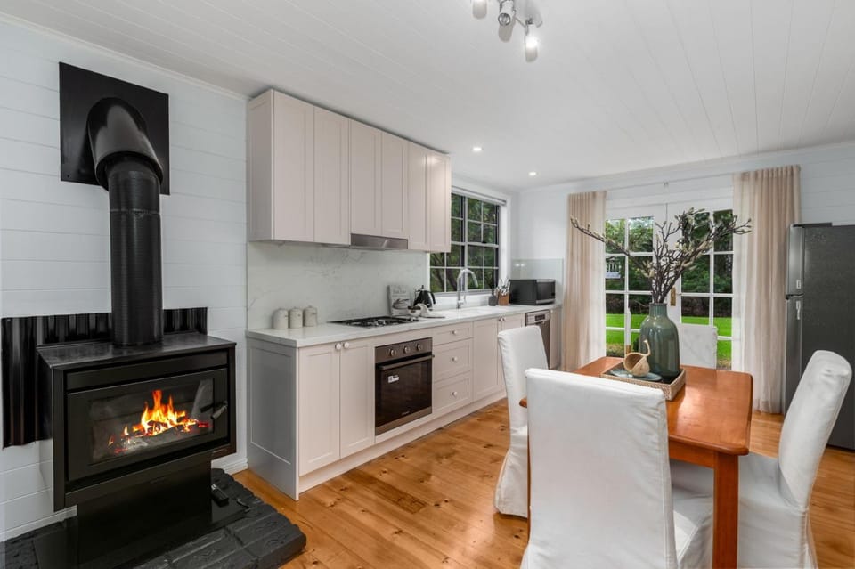 Orchard Cottage Alpine Southern Highlands House in Alpine