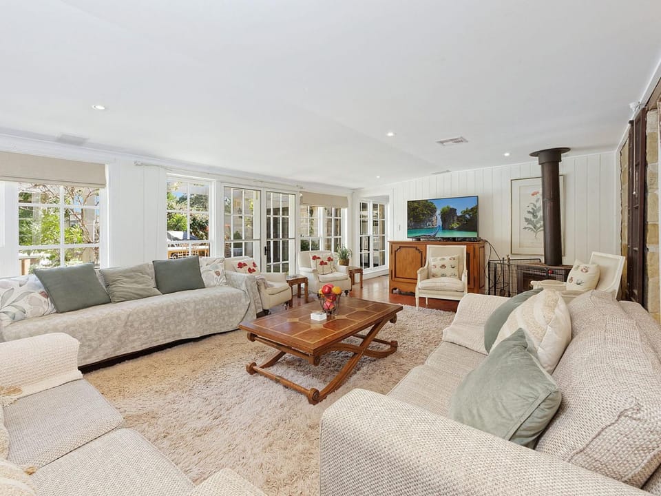 Aylmerton House and Cottage for 14 Southern Highlands House in Alpine