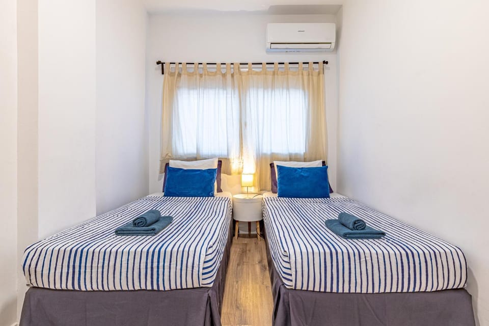 Bed, Bedroom, wardrobe, air conditioner