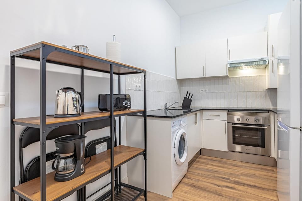 Coffee/tea facilities, Kitchen or kitchenette, Food, Breakfast, washing machine, kitchen