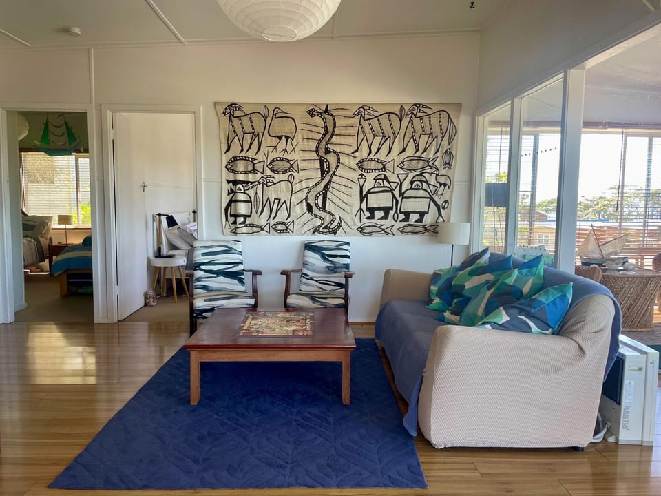 Unwind at Hyams Beach House in Vincentia