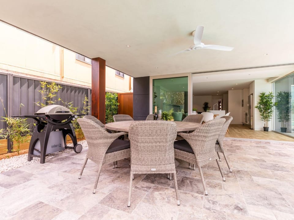 Vukeville Vincentia House in Vincentia