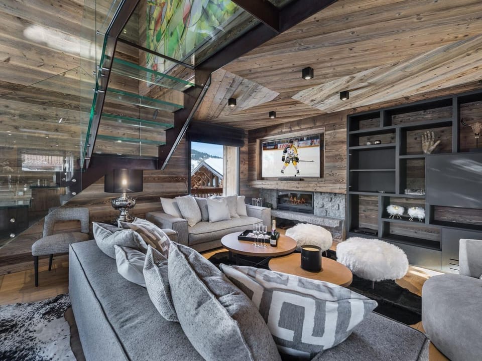 Chalet de luxe avec jacuzzi, salle cinéma et piscine au centre de Megève - FR-1-569-10 Chalet in Megève