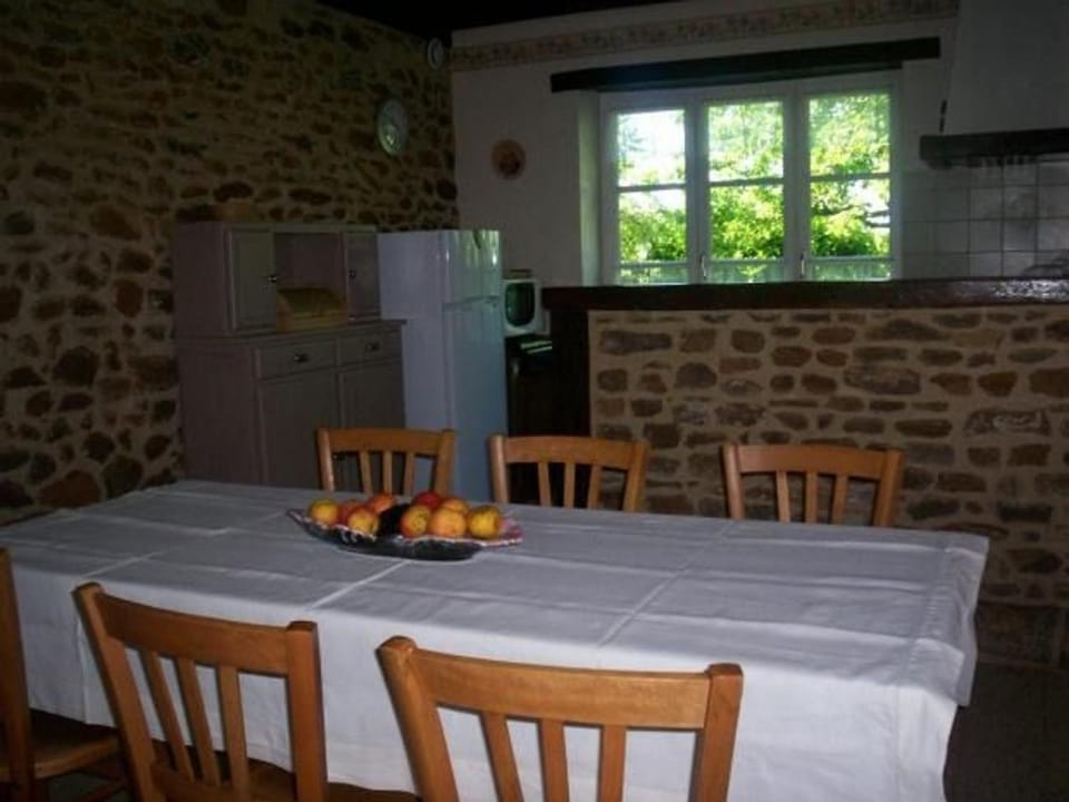 Gîte charmant avec cheminée, jardin privé et 3 chambres dans un ancien corps de ferme - FR-1-410-128 House in Pays de la Loire