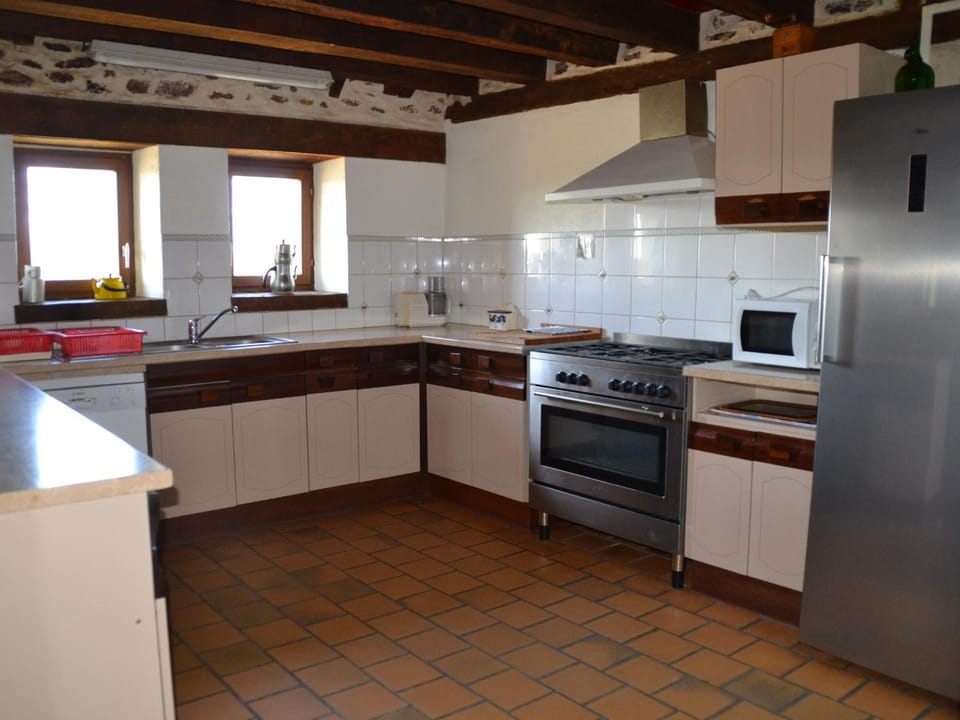 Fermette rénovée proche 24H du Mans, 4 ch., grand terrain, idéal familles et animaux acceptés - FR-1-410-133 House in Pays de la Loire