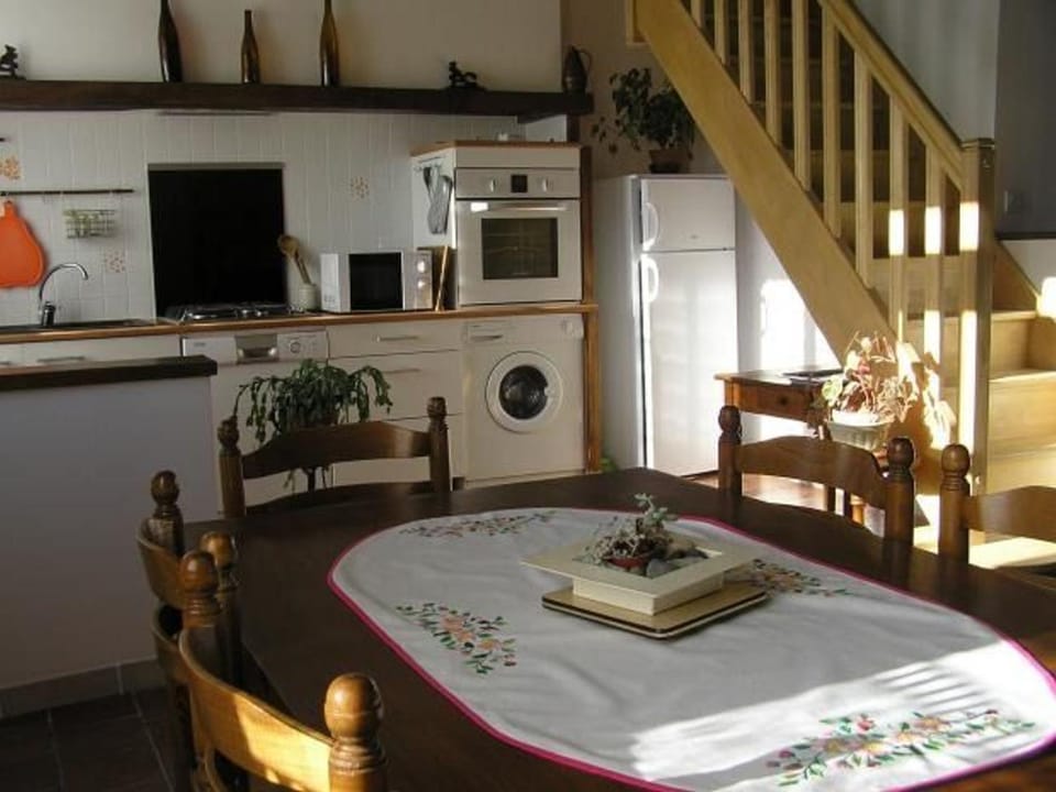 Gîte calme avec piscine chauffée, cheminée, salle de jeux et vélos - parfait pour familles et amis - FR-1-410-141 House in Pays de la Loire