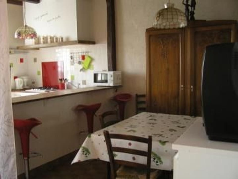 Gîte Champêtre avec Piscine Chauffée, Cheminée, et Terrasse en Plein Sud - FR-1-410-131 House in Pays de la Loire