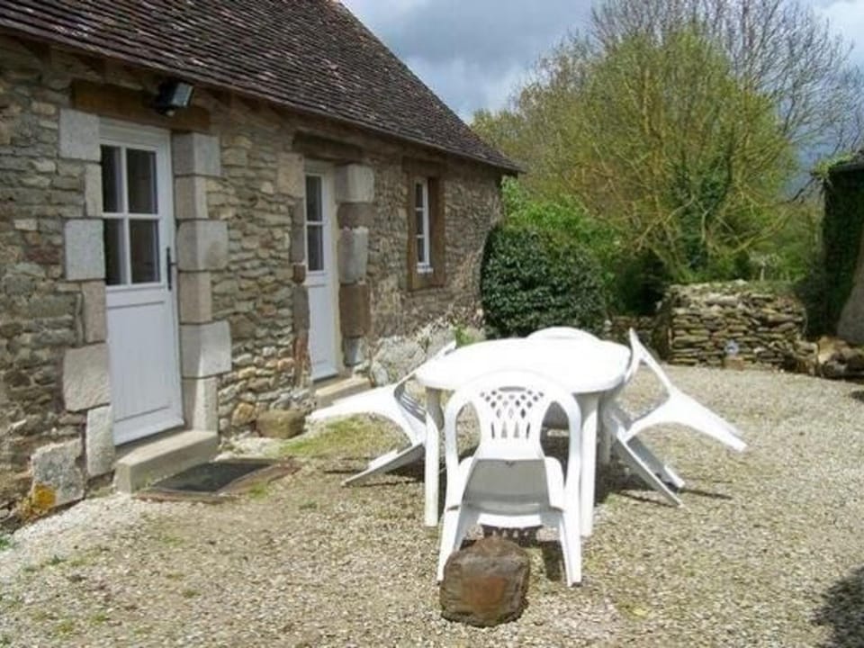 Charmante maison de campagne avec vaste parc arboré, cheminée et multiples activités à proximité - FR-1-410-153 House in Pays de la Loire