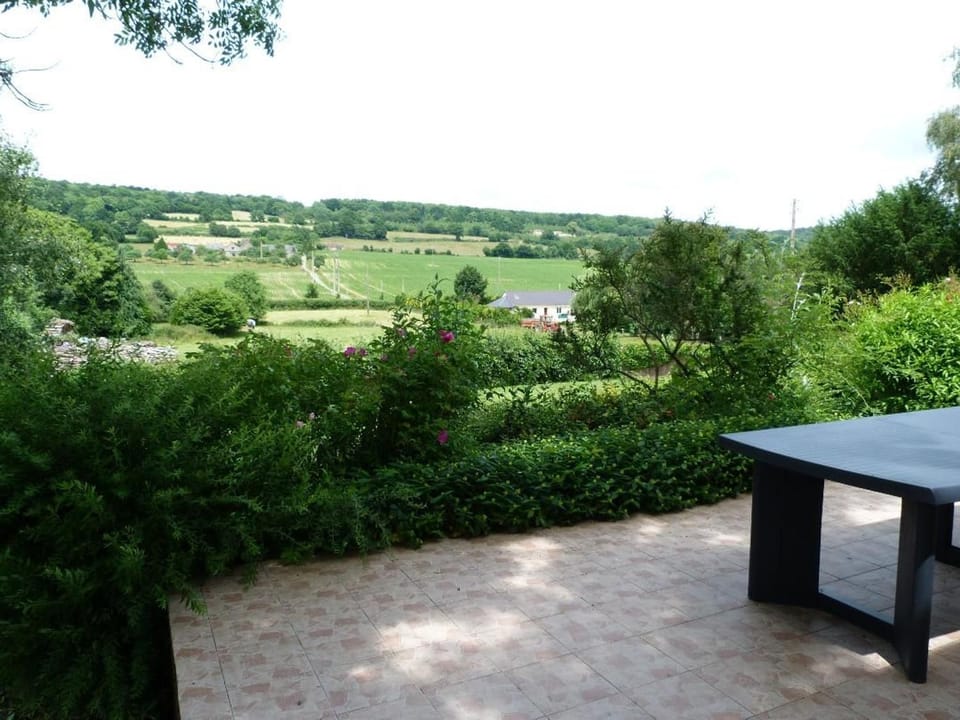 Maison de charme en pierres, 5 chambres, jardin clos, terrasse, calme, ping-pong, proche loisirs. - FR-1-410-150 House in Pays de la Loire