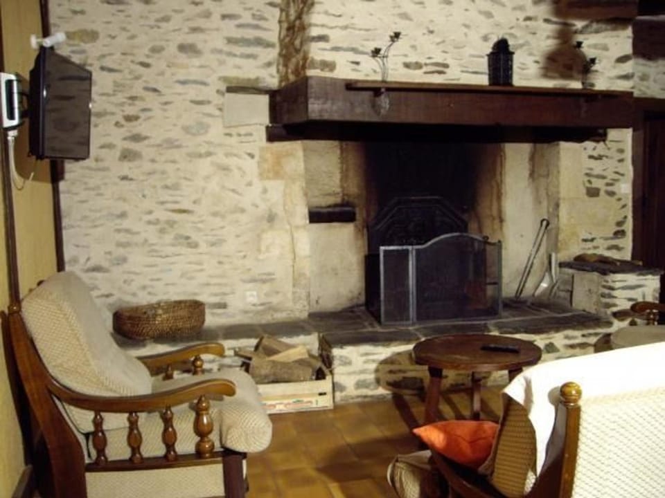 Maison Rivière avec Terrasse, Wifi et Jardin Fleuri - Idéal Pêcheurs - FR-1-410-168 House in Pays de la Loire