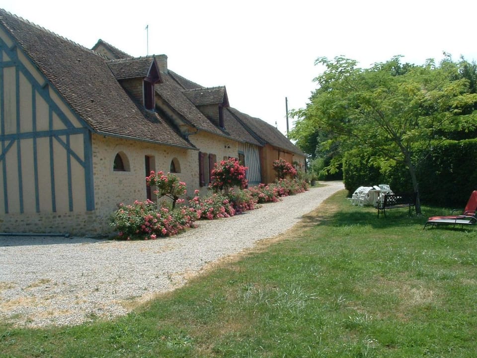 Gîte rénové en campagne, 3 ch., terrain 5000m², proche randonnées et Le Mans ! - FR-1-410-161 House in Pays de la Loire