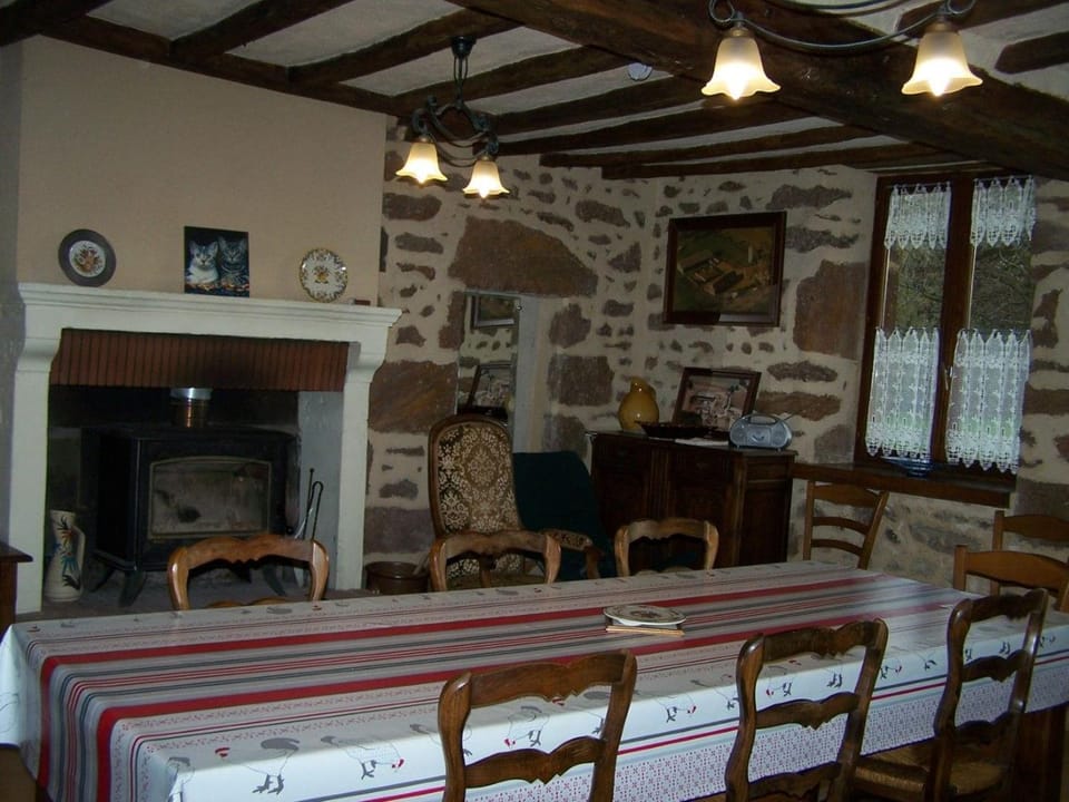 Maison de campagne au calme, jardin, cheminée, proche village et loisirs - FR-1-410-170 House in Pays de la Loire