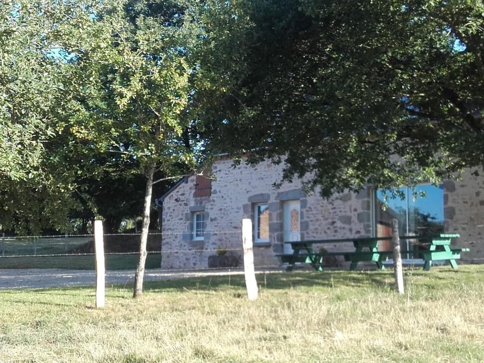 Gîte de charme rénové avec cheminée, terrasse et proche randonnées - Capacité 13 pers. - FR-1-410-179 House in Pays de la Loire