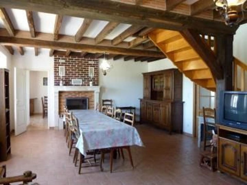 Gîte spacieux et paisible près du Mans avec grand terrain, 15 couchages, ping-pong et WIFI - FR-1-410-178 House in Pays de la Loire