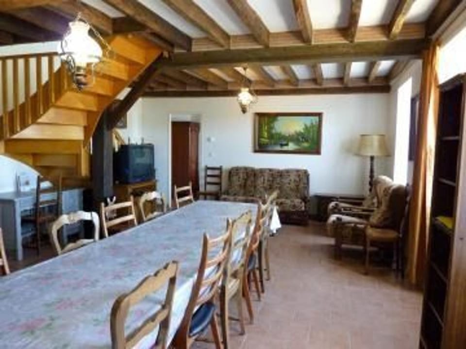 Gîte spacieux et paisible près du Mans avec grand terrain, 15 couchages, ping-pong et WIFI - FR-1-410-178 House in Pays de la Loire