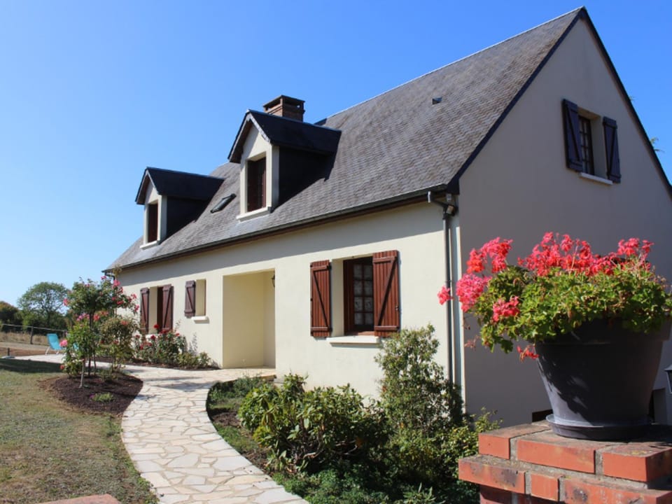 Grande Maison de Campagne avec Jardin Clôturé, Pétanque et Ping-Pong - Idéale Familles - FR-1-410-182 House in Pays de la Loire