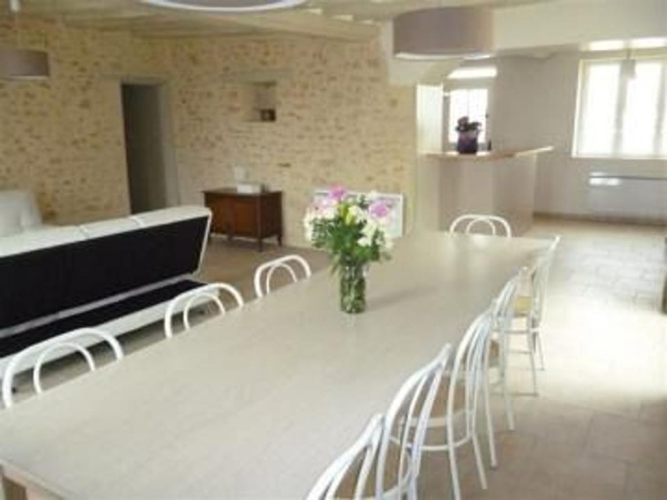 Gîte 8 pers. avec jardin et terrasses, 4 chambres, proche Le Mans et Sablé, idéal pour familles - FR-1-410-192 House in Pays de la Loire