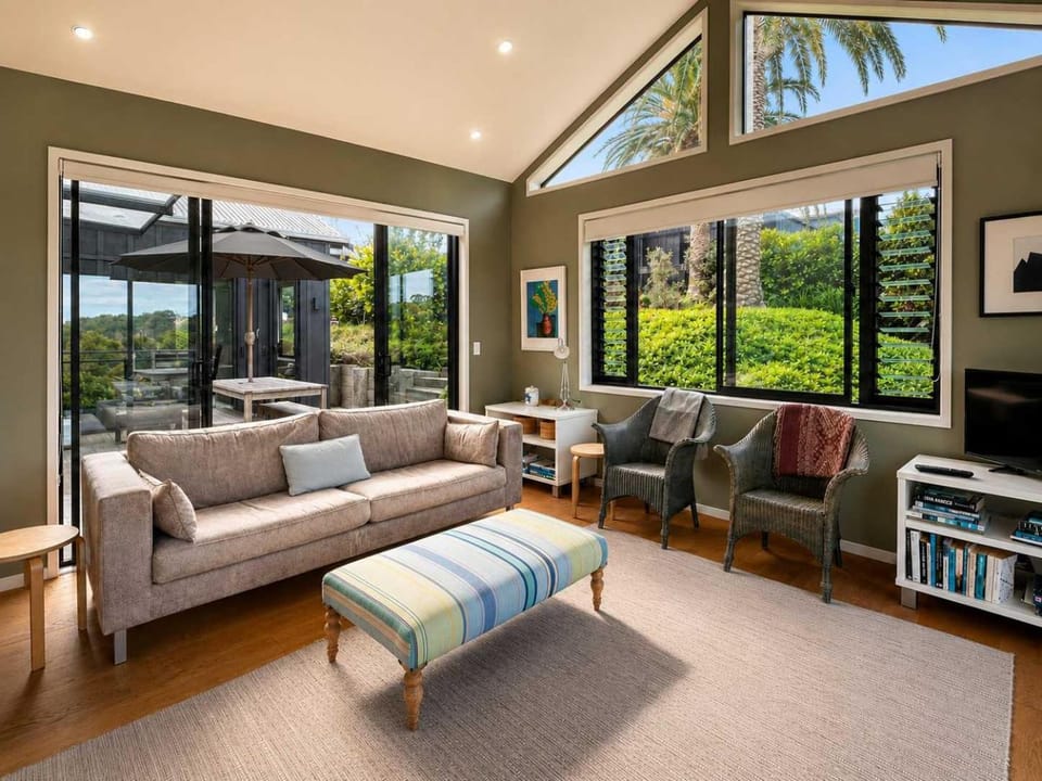 Art Lovers Retreat - Stay Waiheke House in Auckland Region