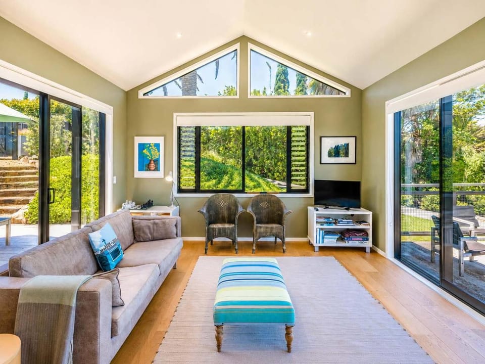 Art Lovers Retreat - Stay Waiheke House in Auckland Region