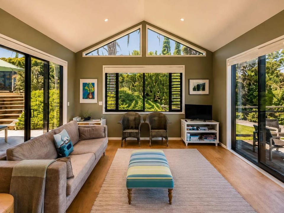 Art Lovers Retreat - Stay Waiheke House in Auckland Region