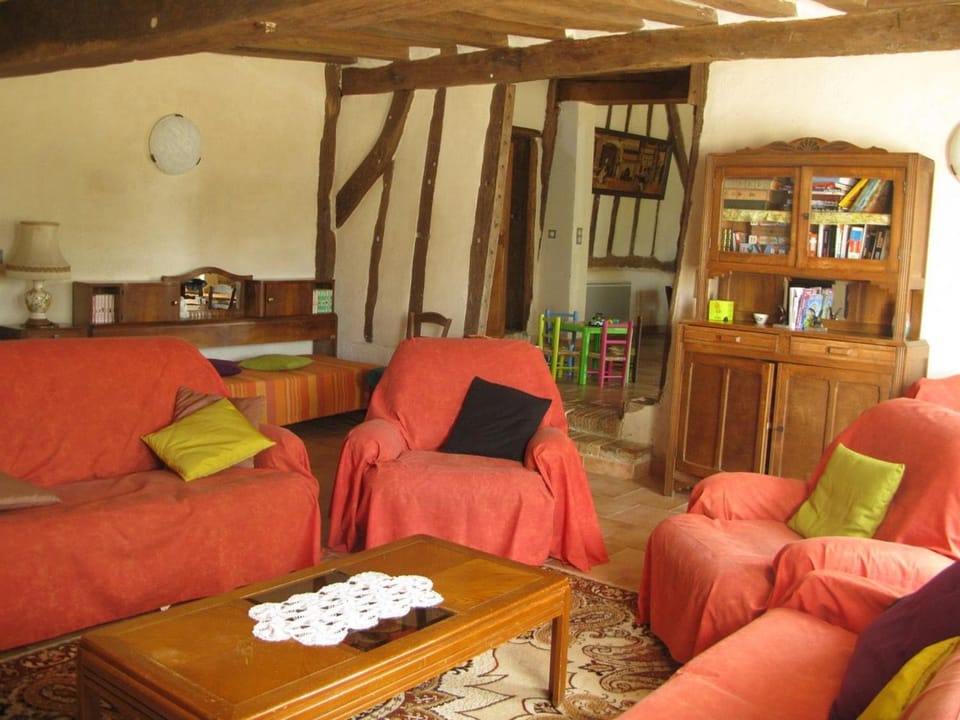 Maison Spacieuse et Indépendante avec Jardin et Terrasse, Idéale pour Observer la Nature en Sarthe - FR-1-410-215 House in Pays de la Loire