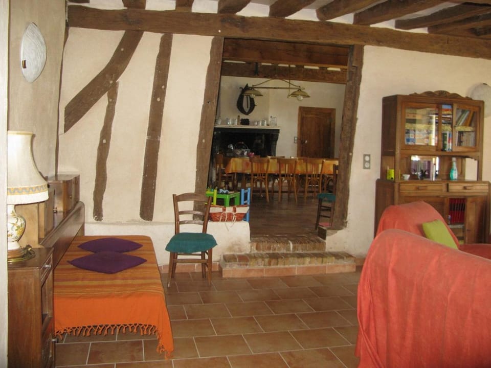 Maison Spacieuse et Indépendante avec Jardin et Terrasse, Idéale pour Observer la Nature en Sarthe - FR-1-410-215 House in Pays de la Loire