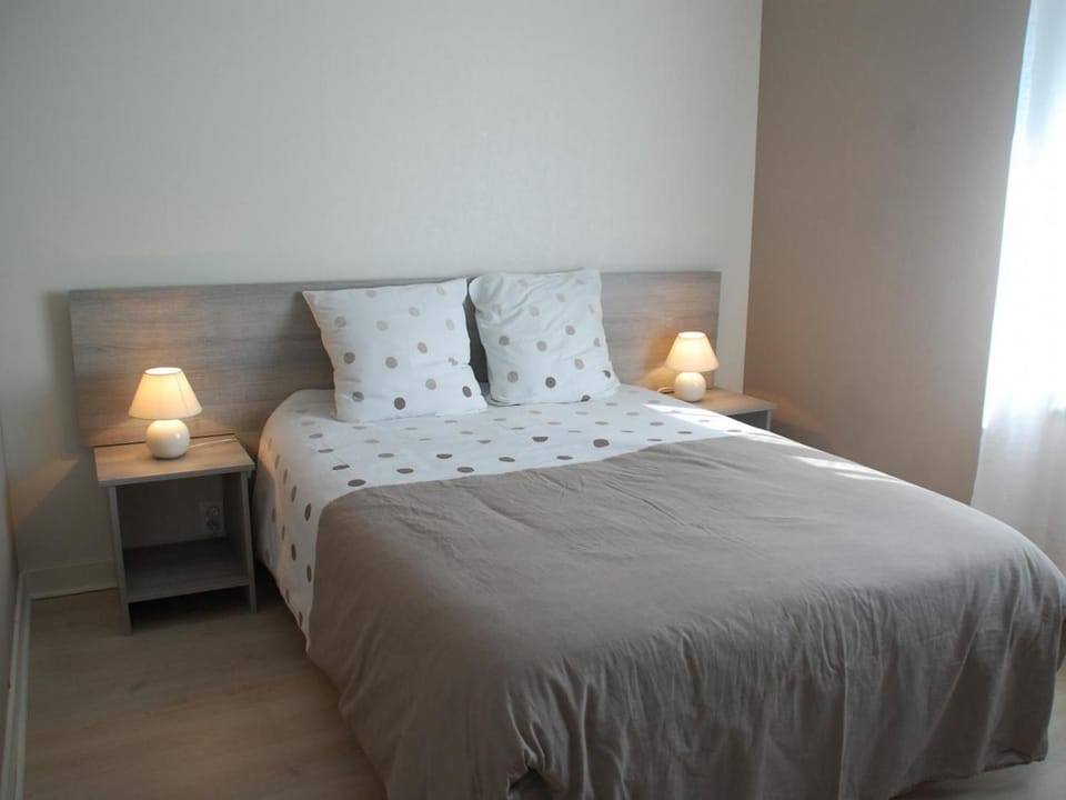 Gîte spacieux avec salle de jeux, tennis et cheminée, idéal pour familles et amis jusqu'à 15 pers. - FR-1-410-223 House in Pays de la Loire