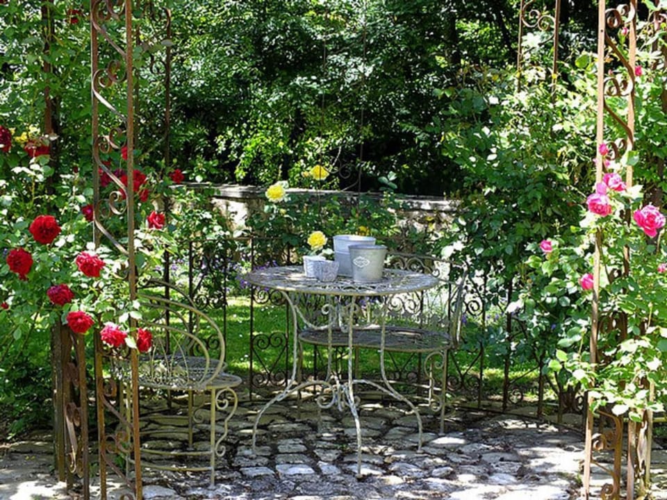 Charme et authenticité : gîte pour 4 pers. en bord de rivière avec jardin enchanteur en Sarthe - FR-1-410-236 House in Pays de la Loire