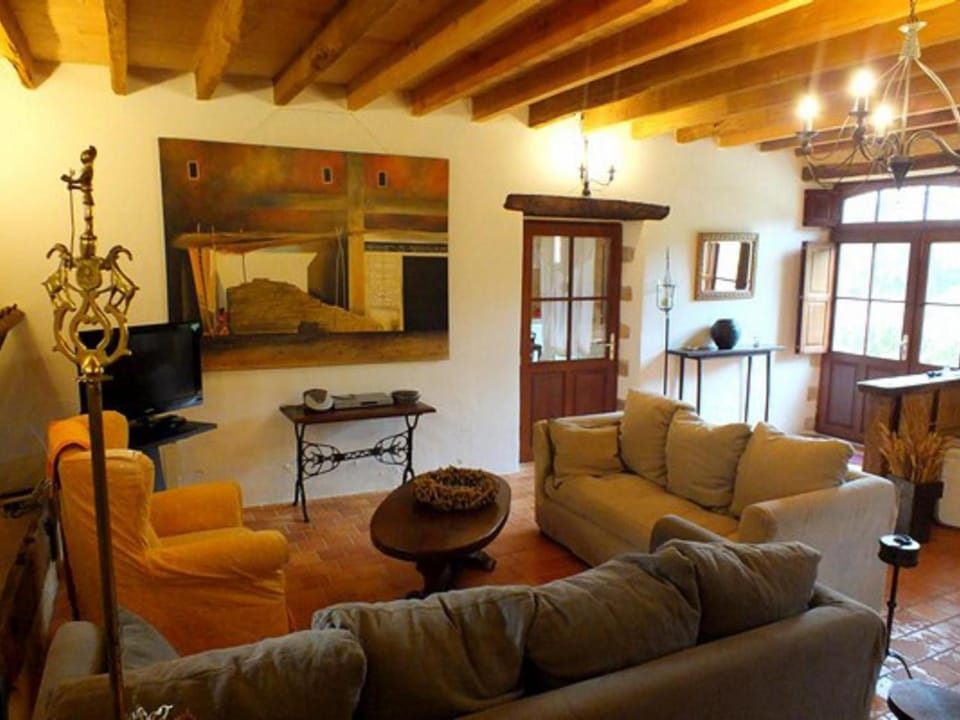 Charme et authenticité : gîte pour 4 pers. en bord de rivière avec jardin enchanteur en Sarthe - FR-1-410-236 House in Pays de la Loire