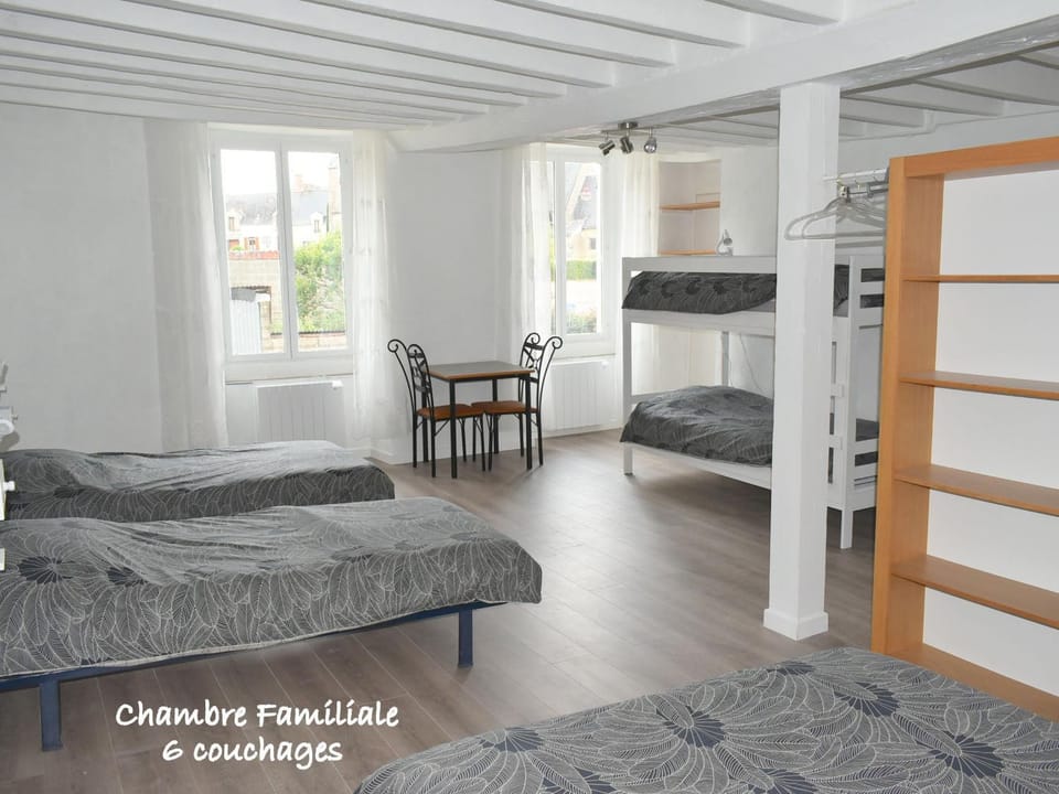 Grande maison familiale avec jardin, terrasse et équipements de loisirs, proche forêt de la Charnie - FR-1-410-297 House in Pays de la Loire