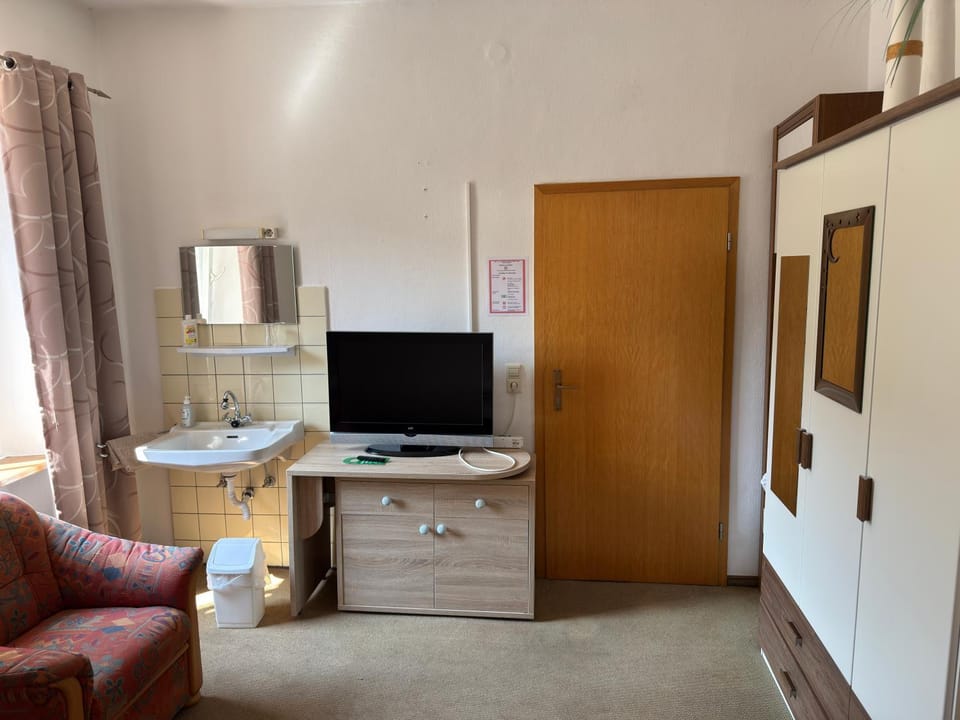 TV and multimedia, Photo of the whole room