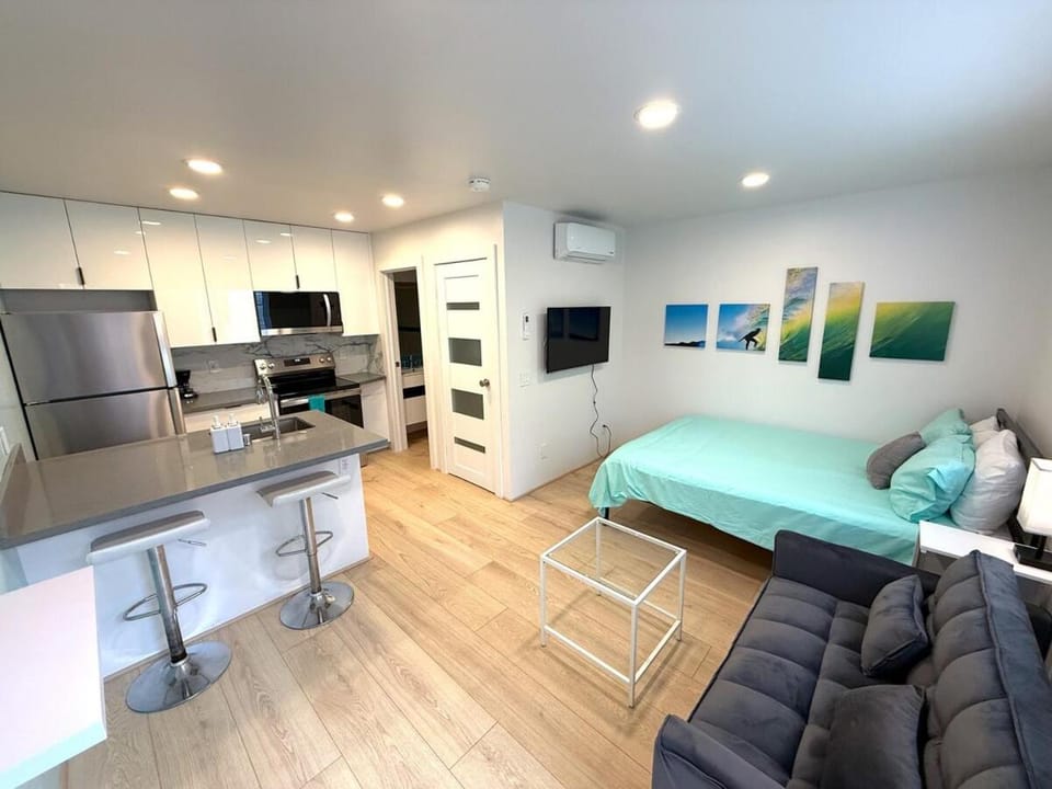 Kitchen or kitchenette, Bedroom