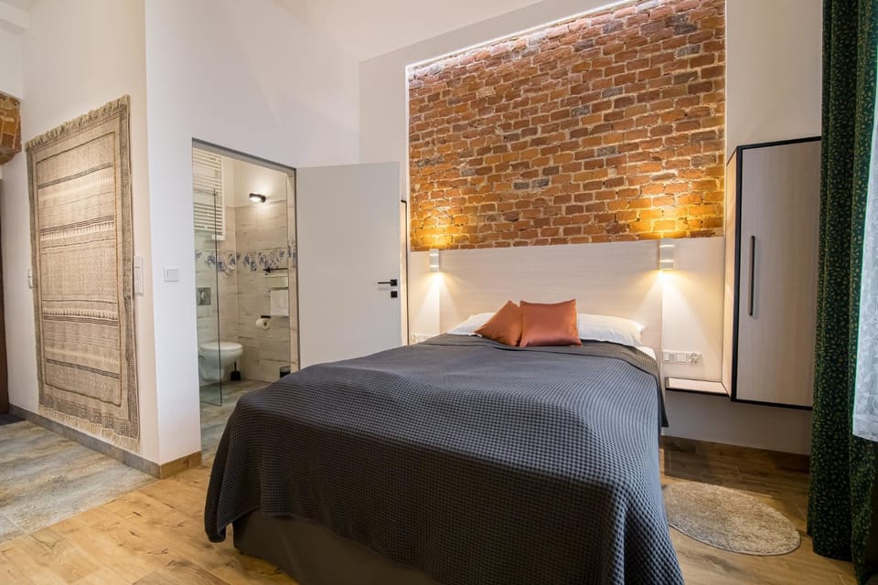 Bed, Bathroom, Photo of the whole room, Bedroom