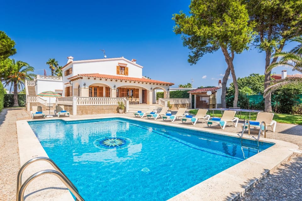 Property building, Summer, Balcony/Terrace, Swimming pool