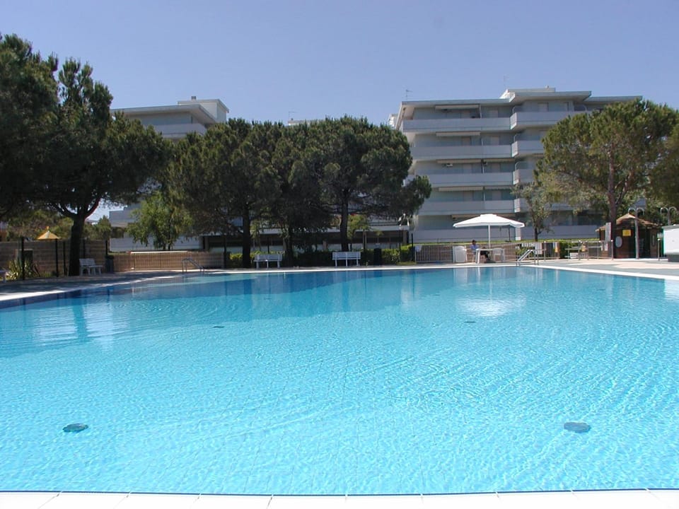 Property building, Swimming pool, Swimming pool
