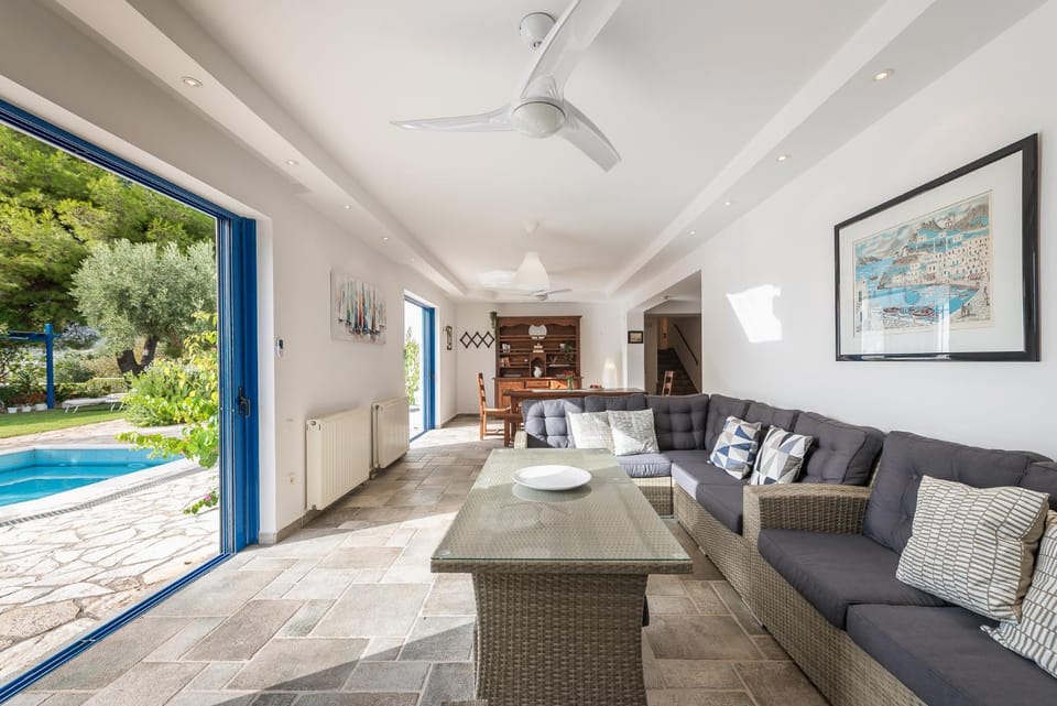 Living room, Pool view