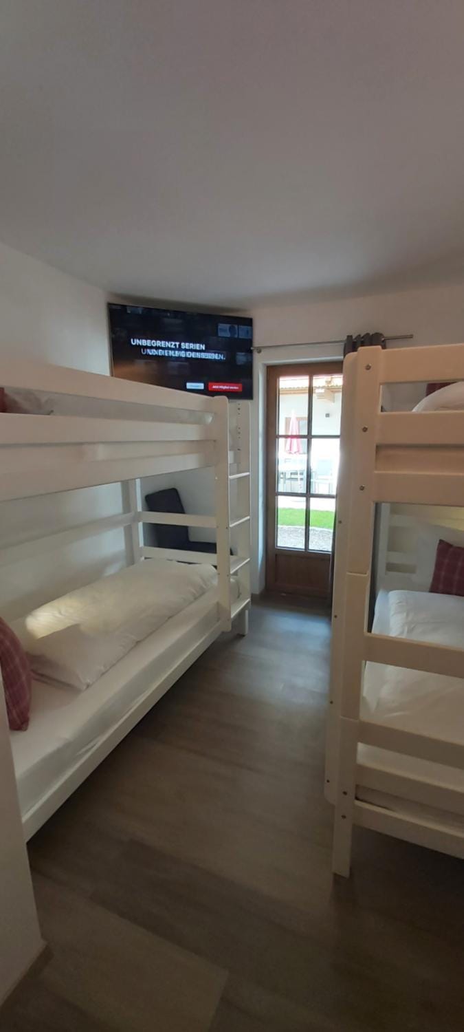 Bedroom, bunk bed