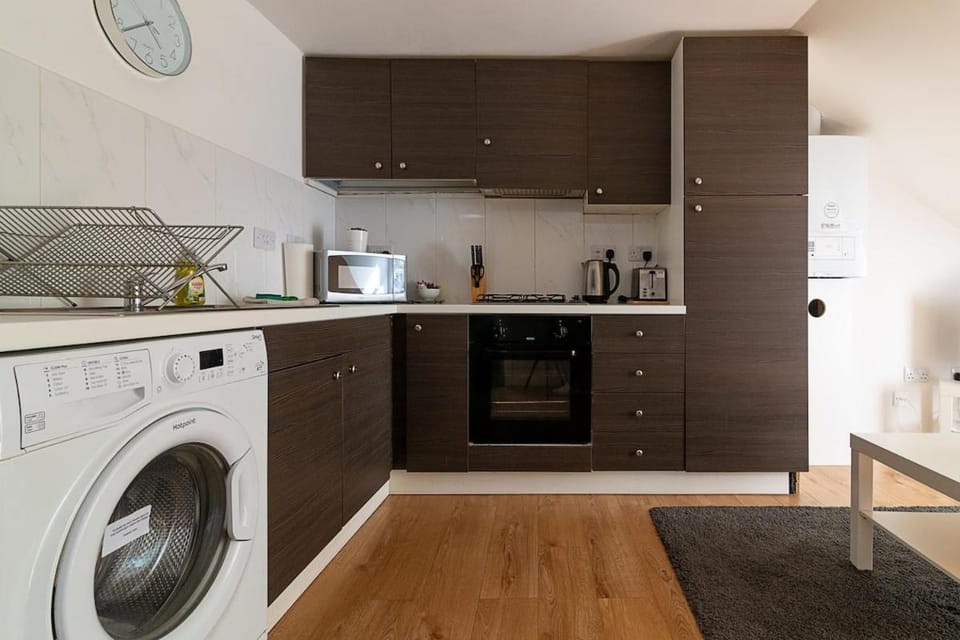 Kitchen or kitchenette, oven, stove, washing machine