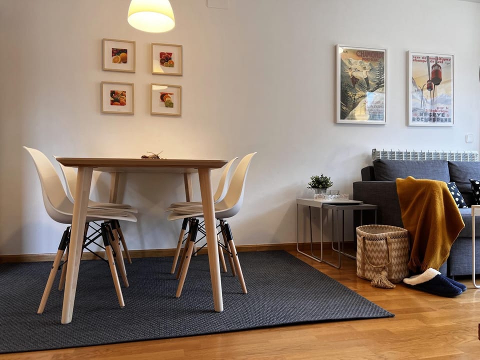 Seating area, Dining area