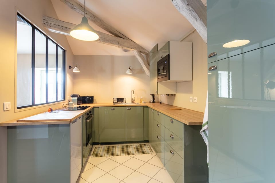Kitchen or kitchenette