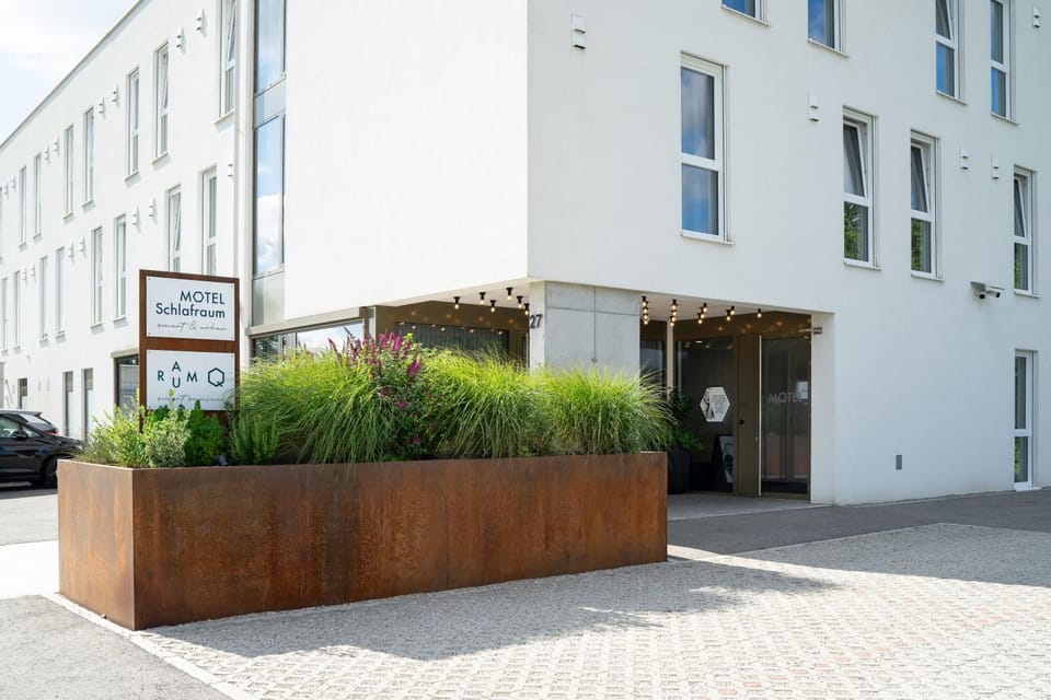 Property building, Facade/entrance