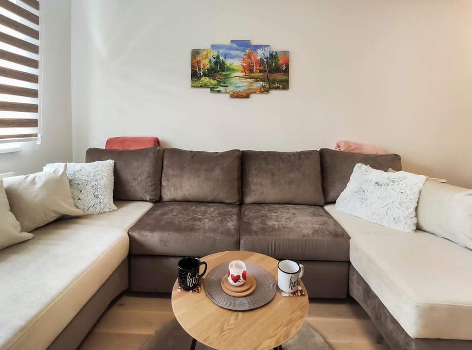 TV and multimedia, Living room, Decorative detail, Seating area