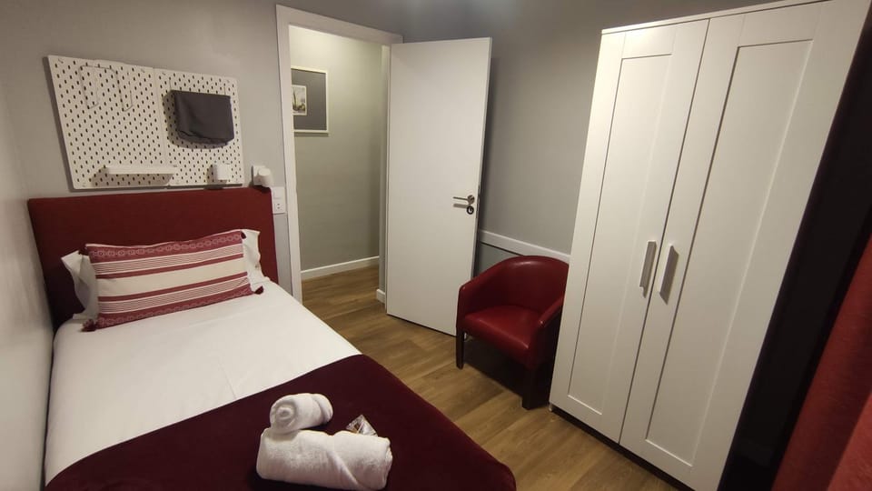 Bed, Photo of the whole room, Bedroom, wardrobe