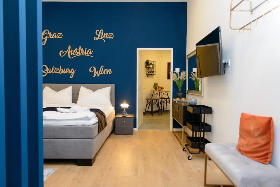 Bed, TV and multimedia, Kitchen or kitchenette, Living room, Bedroom