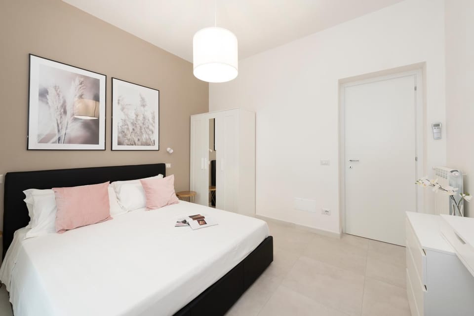 White Flat Santa Croce Apartment in Rome