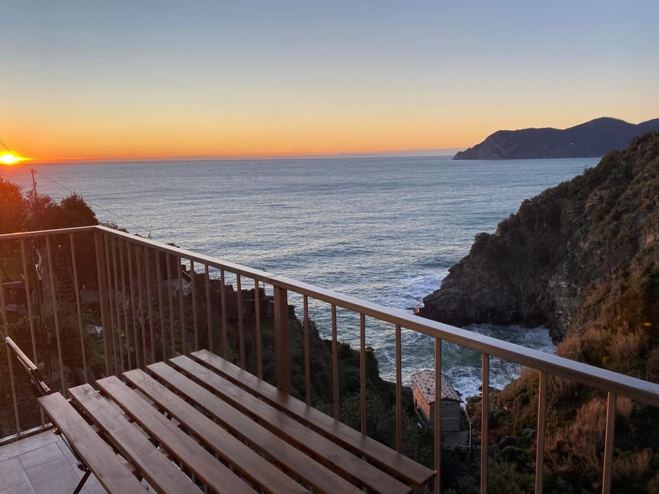 On the Way to the Marina Apartment in Corniglia