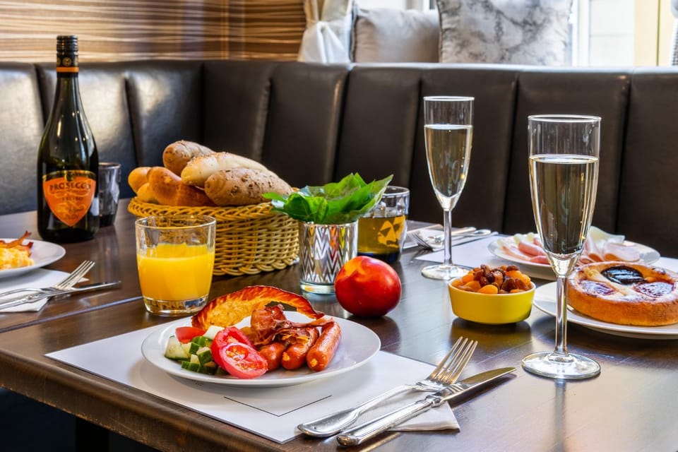 Food and drinks, Breakfast, Continental breakfast, Drinks