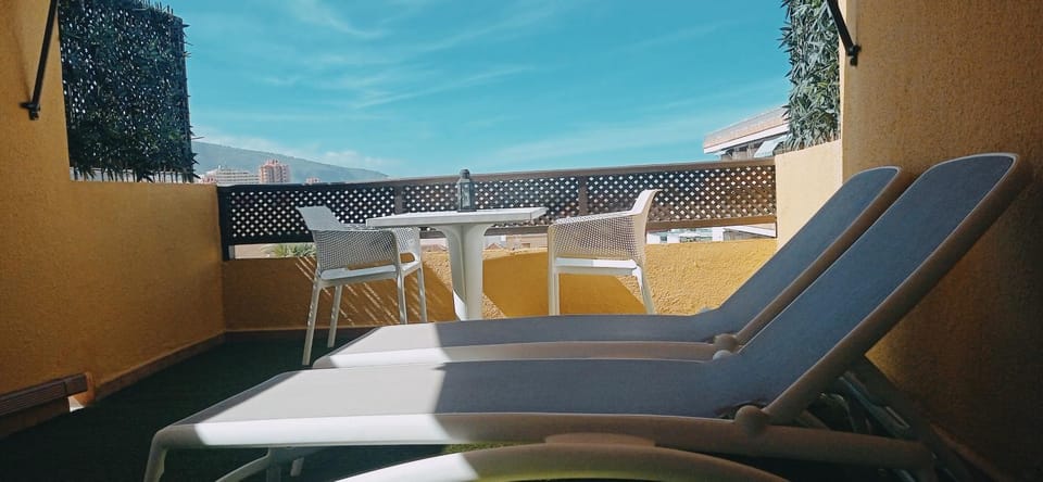 Balcony/Terrace, sunbed