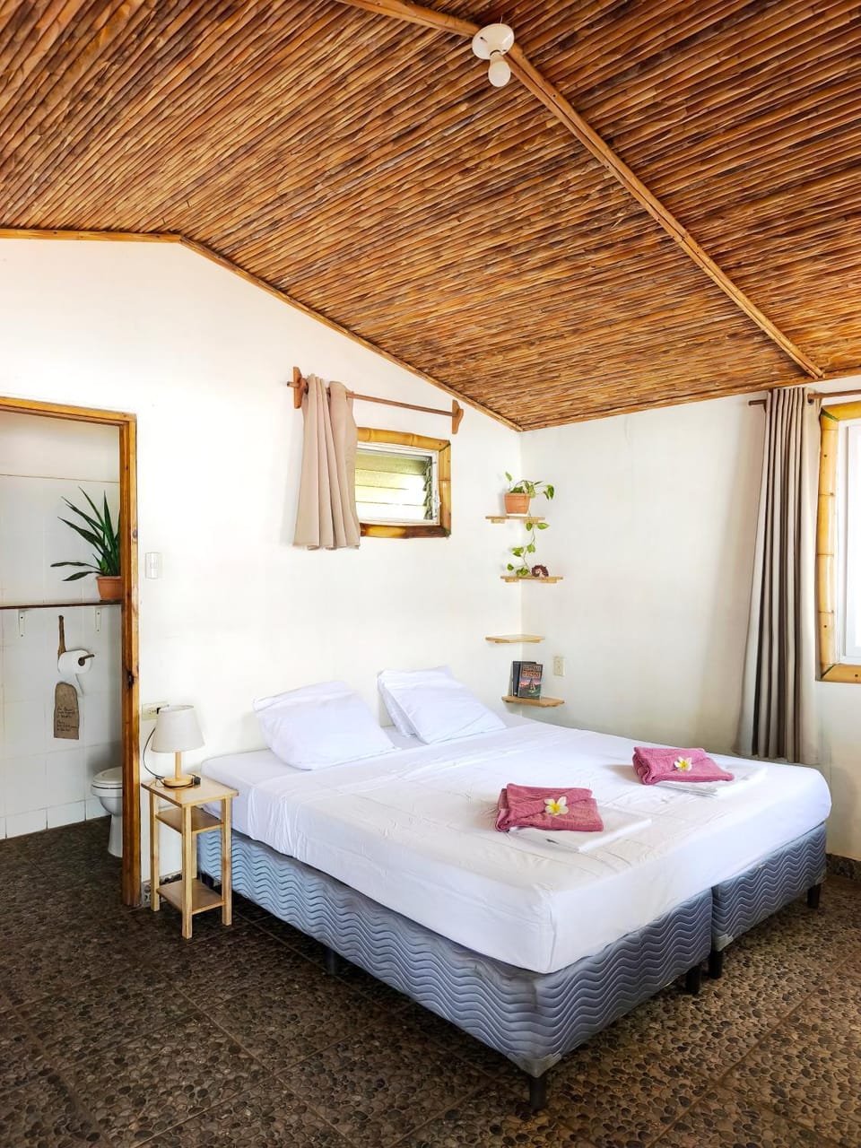 Bed, Bedroom, towels