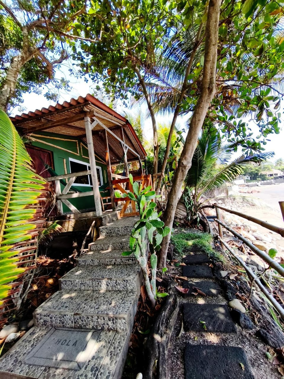 Property building, Facade/entrance, Balcony/Terrace, Photo of the whole room, Beach